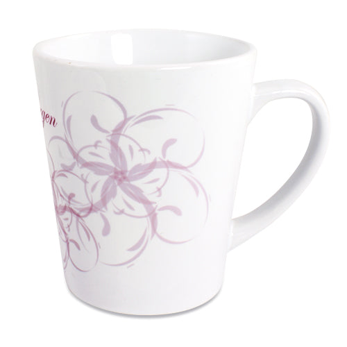 Elegante Tasse mit floralem Design in zarten Rosa- und Lilatönen, ideal für personalisierte Geschenke. Diese individuell gestaltbare Tasse von Gravierland, in der Nähe von Oldenburg und Bremen, bietet Platz für Namen oder besondere Nachrichten und eignet sich hervorragend für Hochzeit, Geburtstag oder als besondere Aufmerksamkeit im Alltag. Die Tasse ist konisch geformt – wird nach oben hin weiter. Erhältlich bei Gravierland, Ihrem Anbieter für personalisierte Gravuren und einzigartige Geschenke.